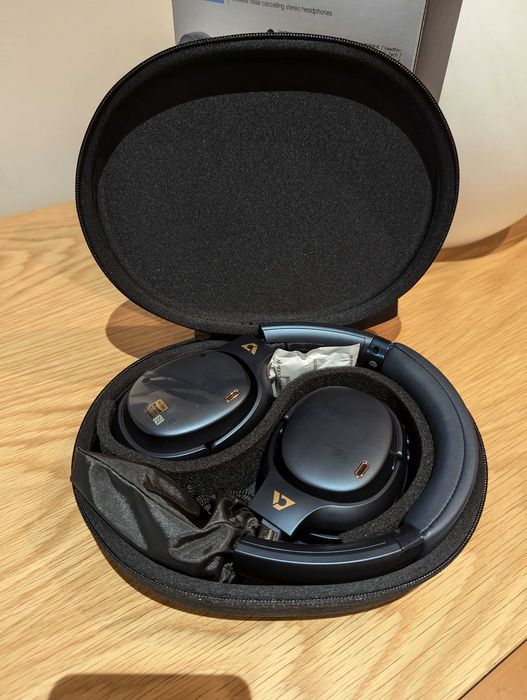 Auscultadores Ankbit E700 com cancelamento ativo de ruído (novos)