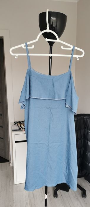 Sukienka z falbanką