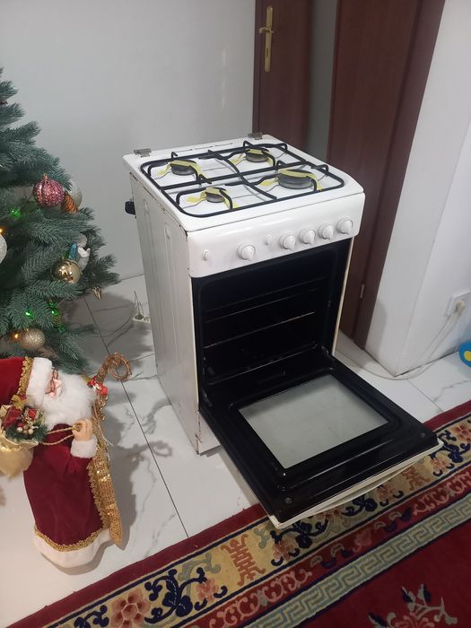Продам газову плиту Indesit