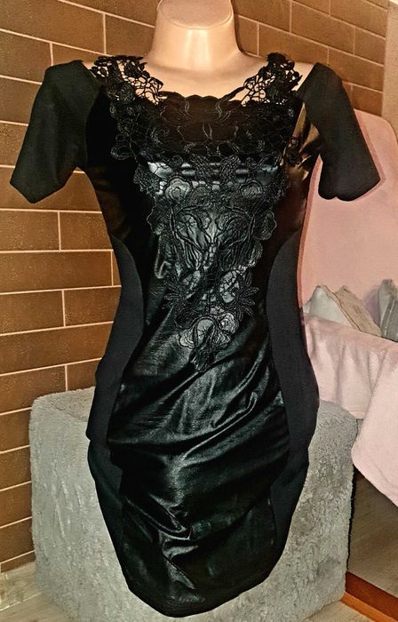 Sukienka mała czarna z koronką