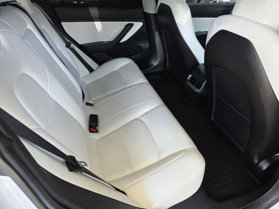 Tesla Model 3 Long Range      2019