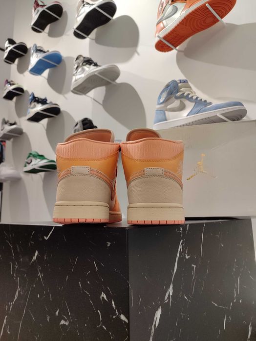 Кросівки Air Jordan 1 Mid 'Apricot'