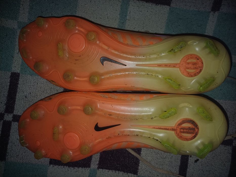 Футбольні бутси Nike