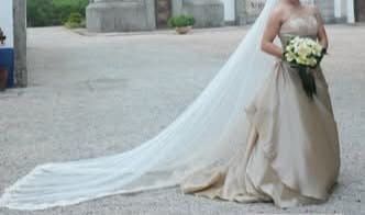 Vestido de noiva mais véu