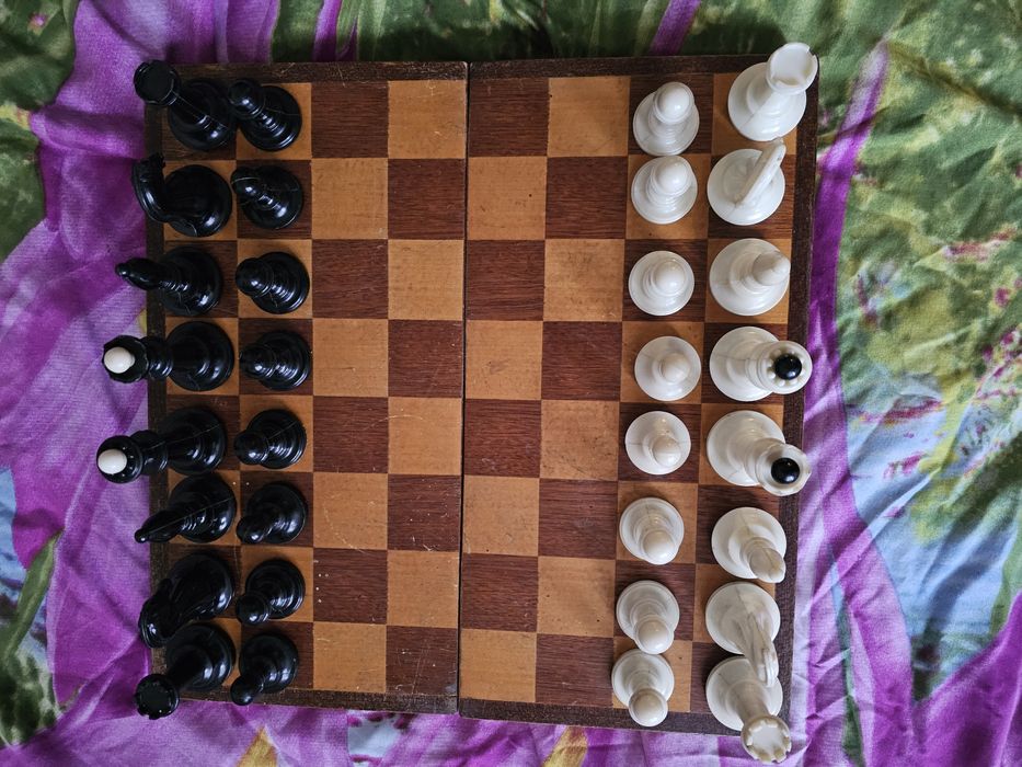 Шахматы советские пластиковые 32х32