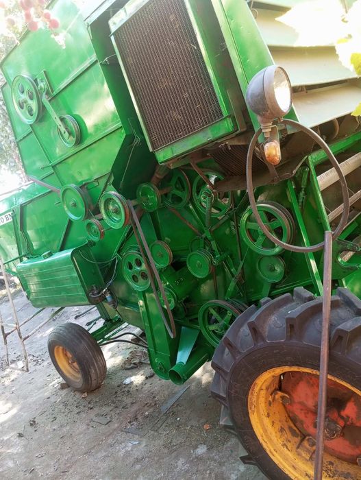 Комбаїн вольво 800