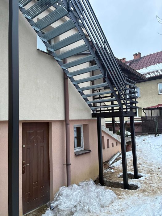 balustrady nierdzewne schody lakierowane proszkowo