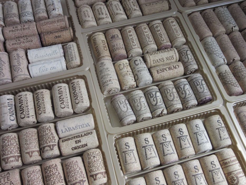 Korki z butelek - 252 sztuki .