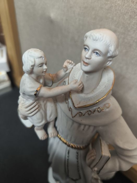 Estatueta Santo António com Menino Jesus Porcelana
Bela peça decorativ