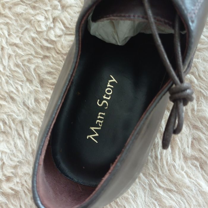 Sapatos em pele genuína