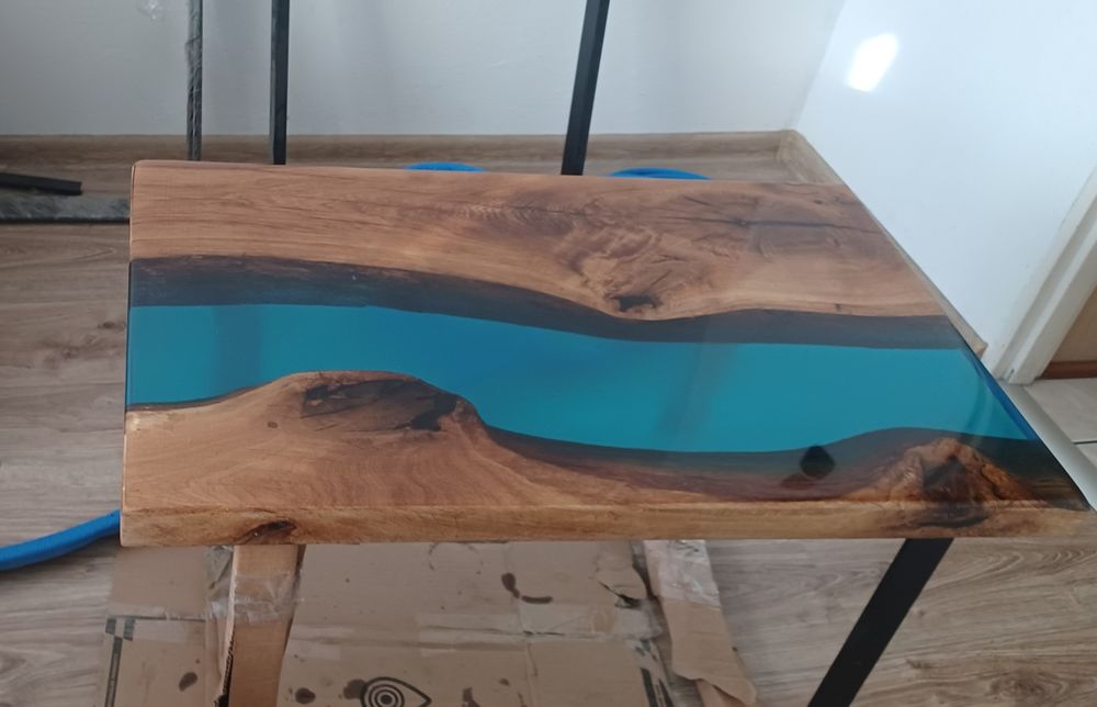 Stolik Kawowy  z Żywicy BŁEKITNEJ i Dębu