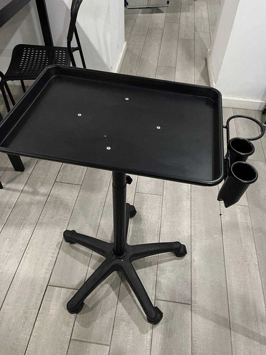 Mesa Auxiliar com Rodas para Estúdio ou Salão