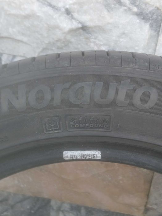 3 pneus automóveis