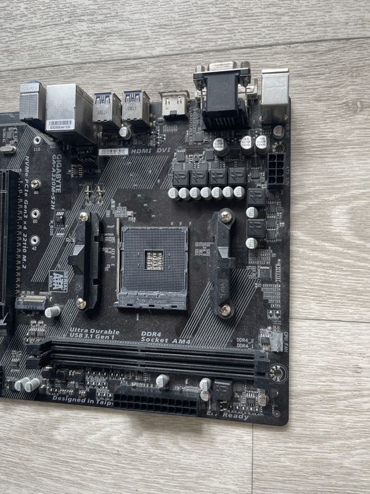 Gigabyte a320m материнська amd  am4+