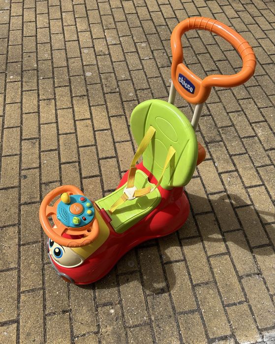 Andador Chicco Quattro com acessorios
