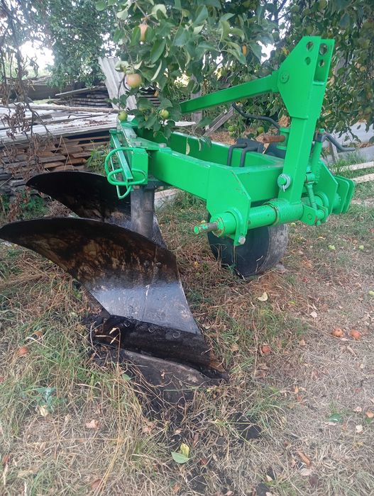 Продам плуг Бомет 2-35 новий