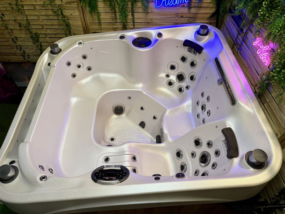 Jacuzzi Kanada wanna Coast Spas super luksusowe