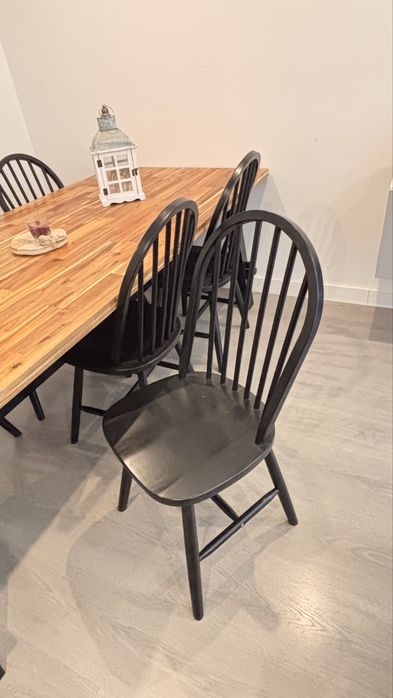 Conjunto mesa com 6 cadeiras - Como novo -