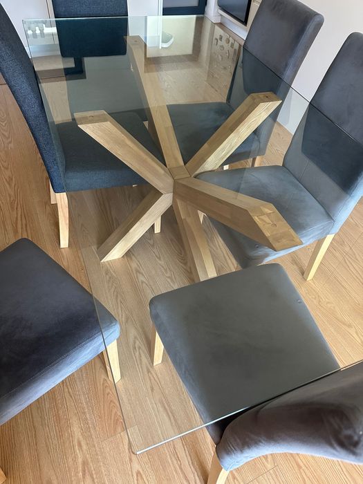 Seis cadeiras de jantar