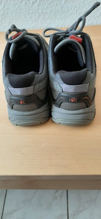 Кроссовки фирменные 38р