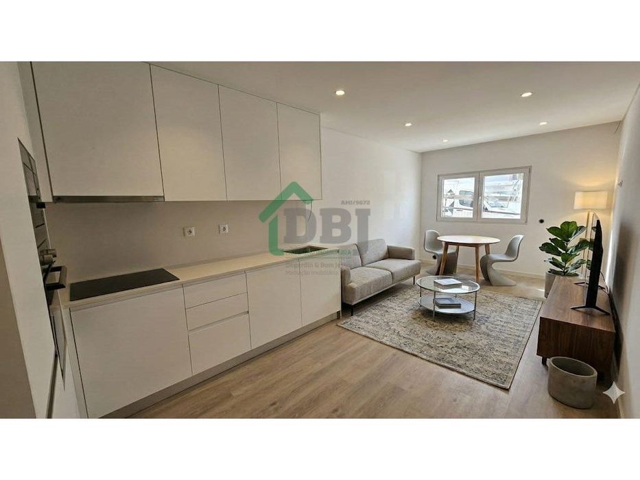 T1 Novo - condomínio c/piscina!