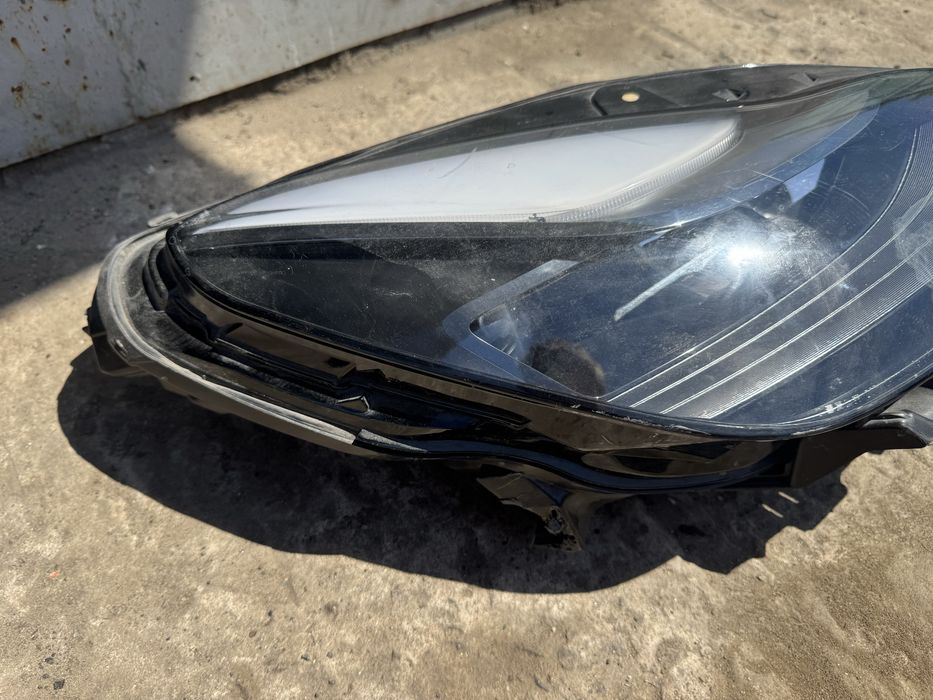 Tesla Y фара тесла