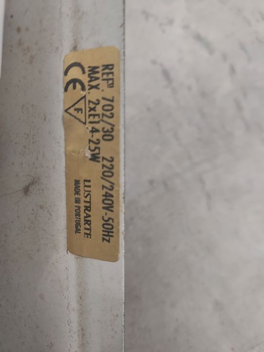 Candeeiro de parede em cor bronze