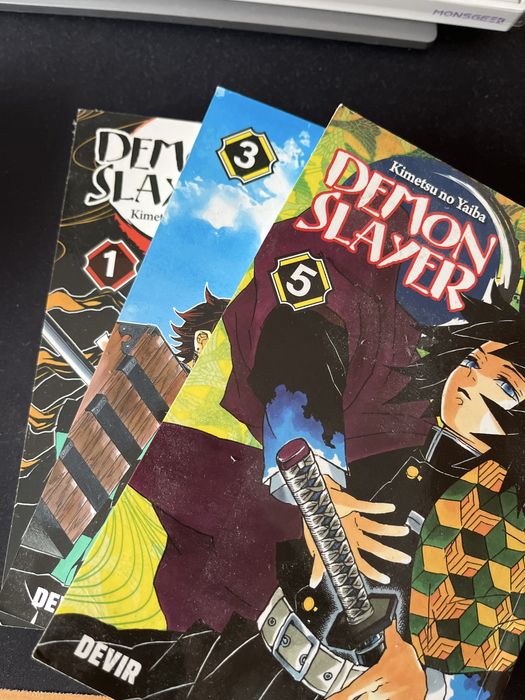 Livros Demon Slayer (kimetsu no yaiba)