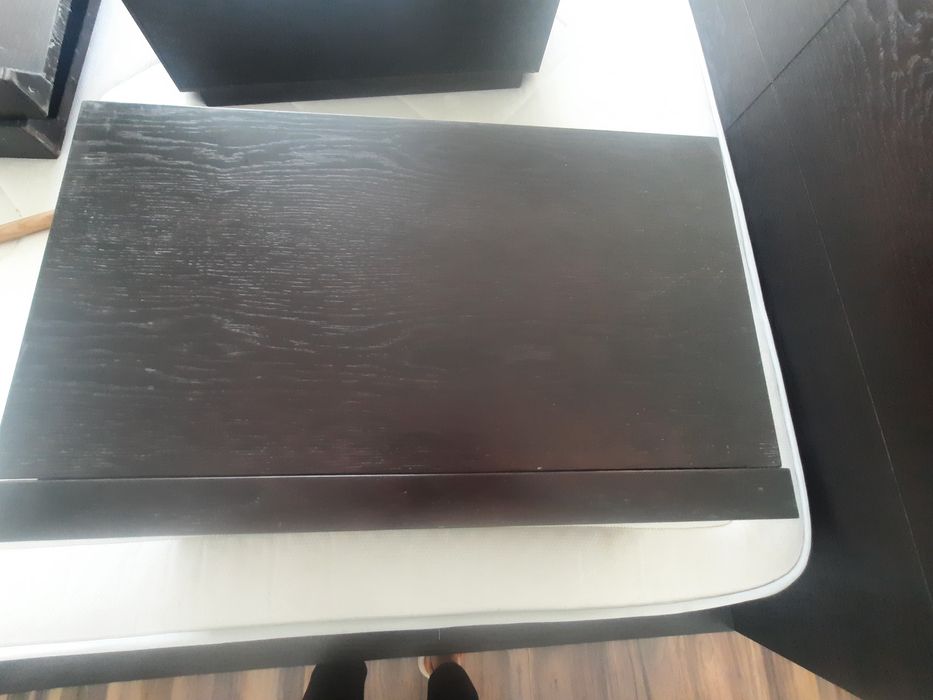 Cama de casal e mesas de cabeceira