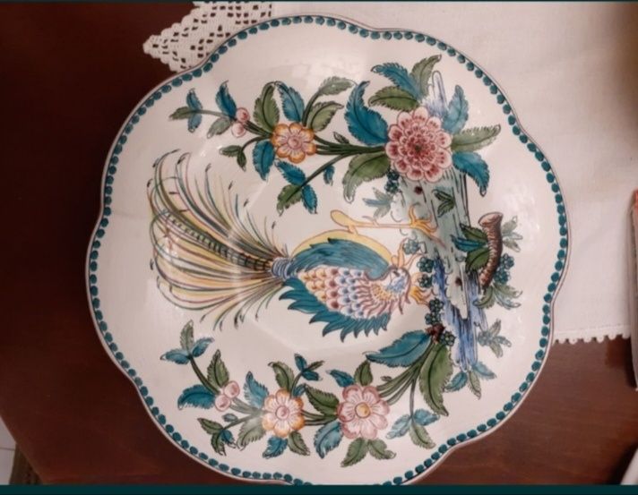 Pratos em louça NOVOS