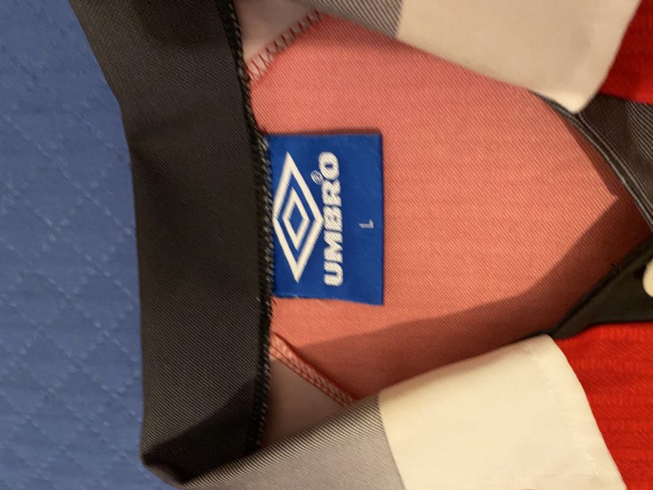 Camisola oficial antiga do Manchester United temporada de 1996-98