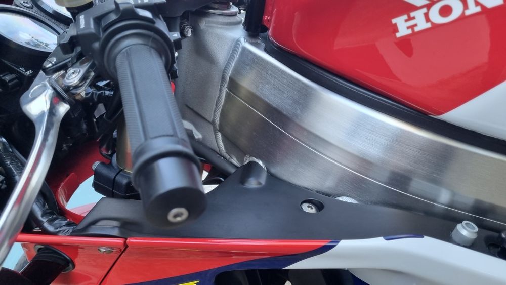 Honda rvf750  rc45 1997