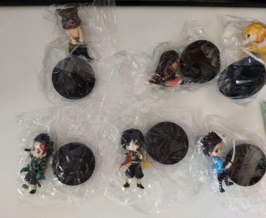Figuras demon Slayer e porta chaves novos