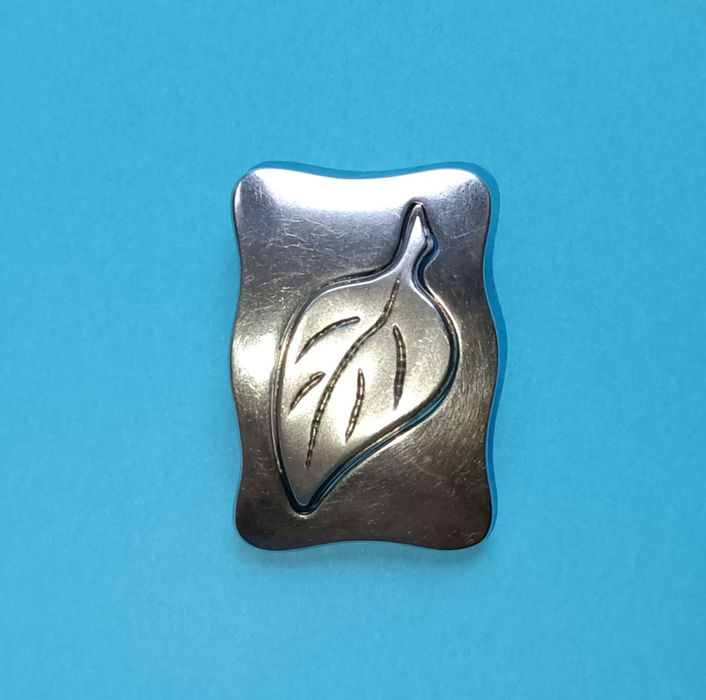 Zawieszka srebrna szer. 2,5 cm wys. 3,5 cm