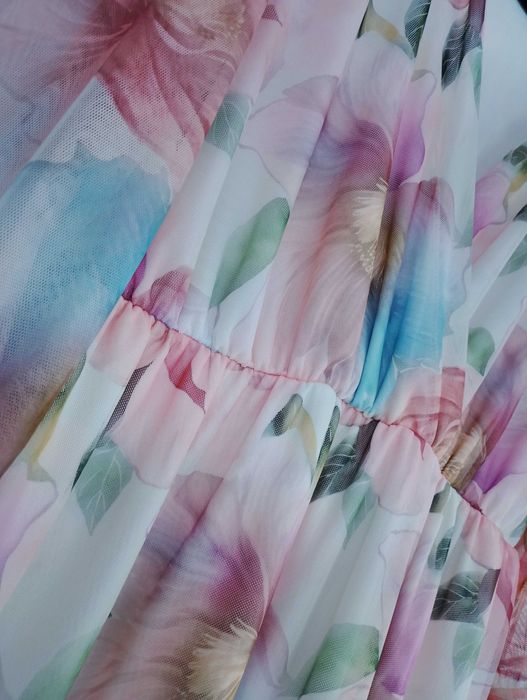 Piękna sukienka nowa elegancka lekka zwiewna w kwiaty pastelowe kolory