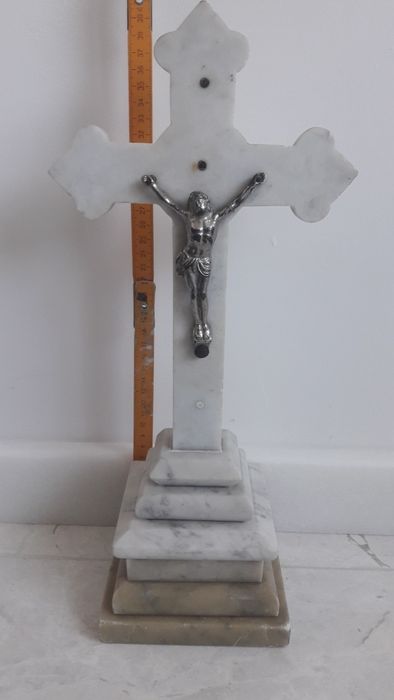 Antyk Krucyfiks z marmuru Jezus Chrystus na krzyżu