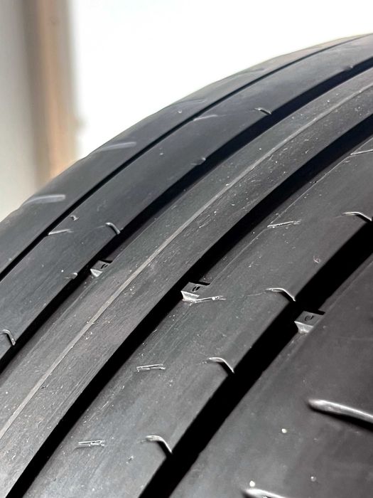 Pneus Pirelli Pzero PZ4 (Tesla) - 275/35/21 - Excelentes