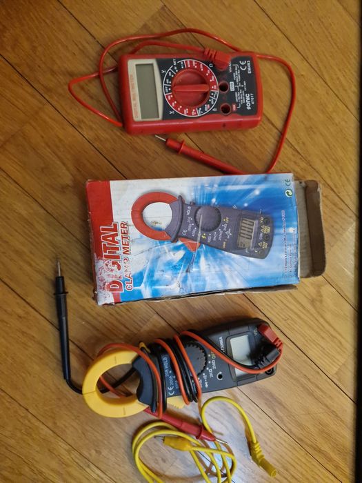 Прибор мультиметр  для тестування напруги