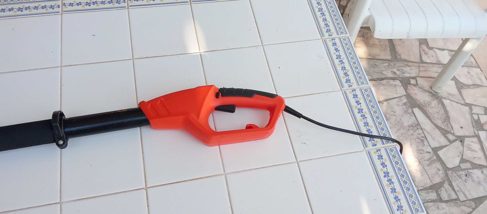 Corta sebes extencível . Black & Decker