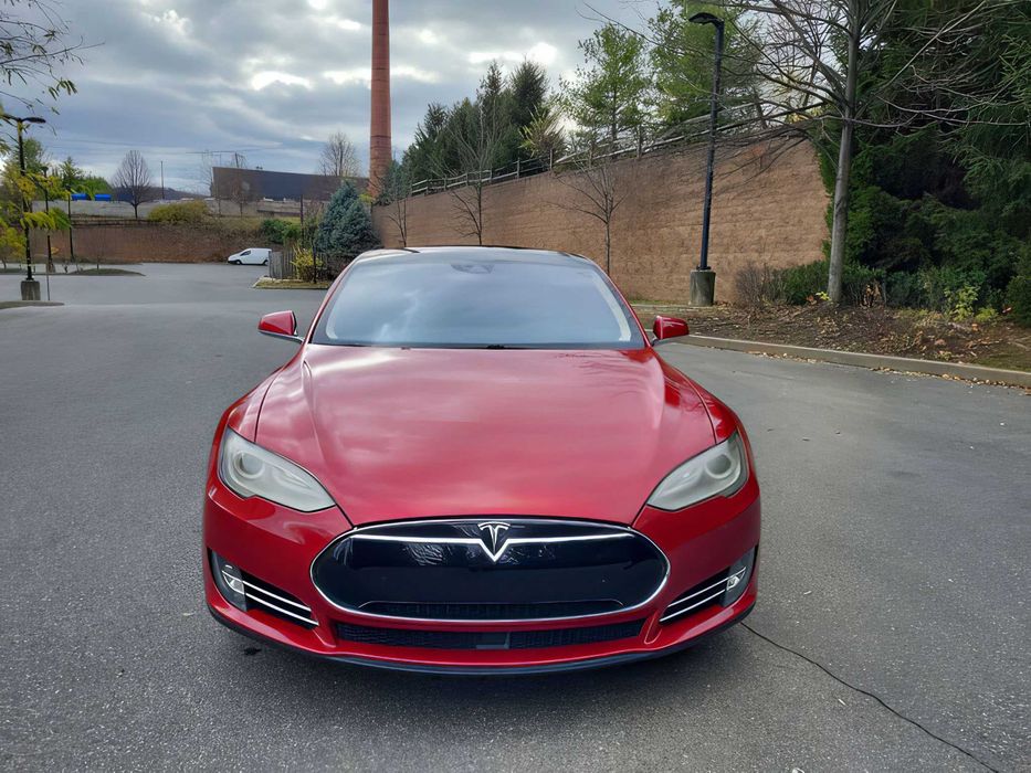 Tesla Model S      2015
