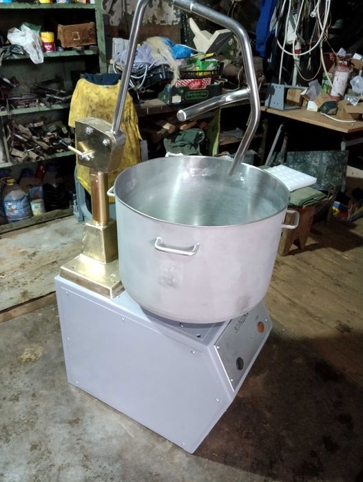 Тестомес тестомесильная машина МТМ 60,  60 литров