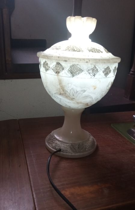 Candeeiro antigo em Pedra Alabastro