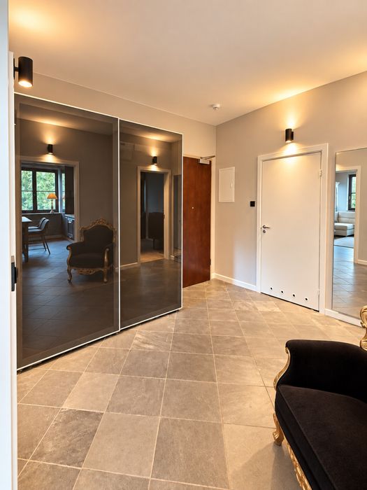 Centrum Ul. Tylna - apartament 68 m2 z Loggią - 3 pokoje umeblowane, po malowaniu, gotowe do wprowadzenia.