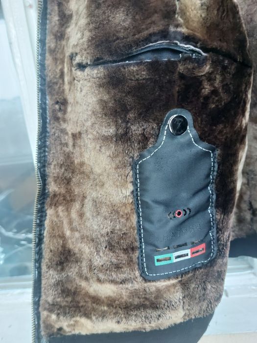 Продаю  турецьку чоловічу кожану куртку га меху