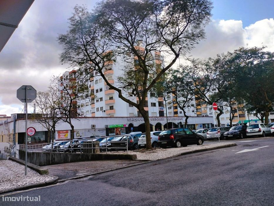 Loja à Venda em Massamá – Papelaria em Pleno Funcionamento!