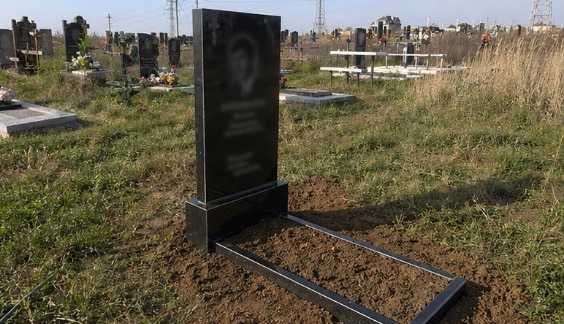 Бюджетні пам'ятники від виробника