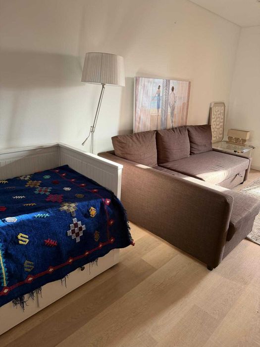Arrendamento de apartamento T0 na Rua Elvira Velez, 1