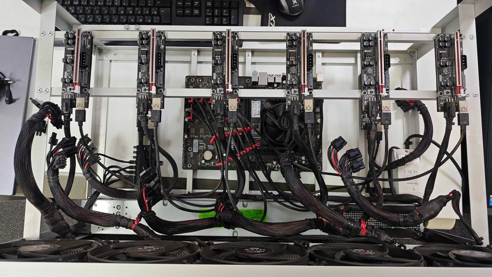 Продам отличную майнинг ферму на 8 карт (без видеокарт)