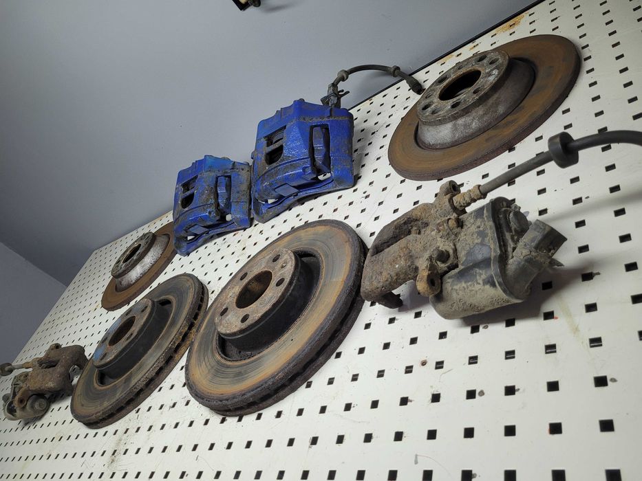 SWAP Hamulców Audi A6 C6 Przód 320mm + Tyl 300 mm Zaciski Tarcze Osłony Jarzmo Klocki
