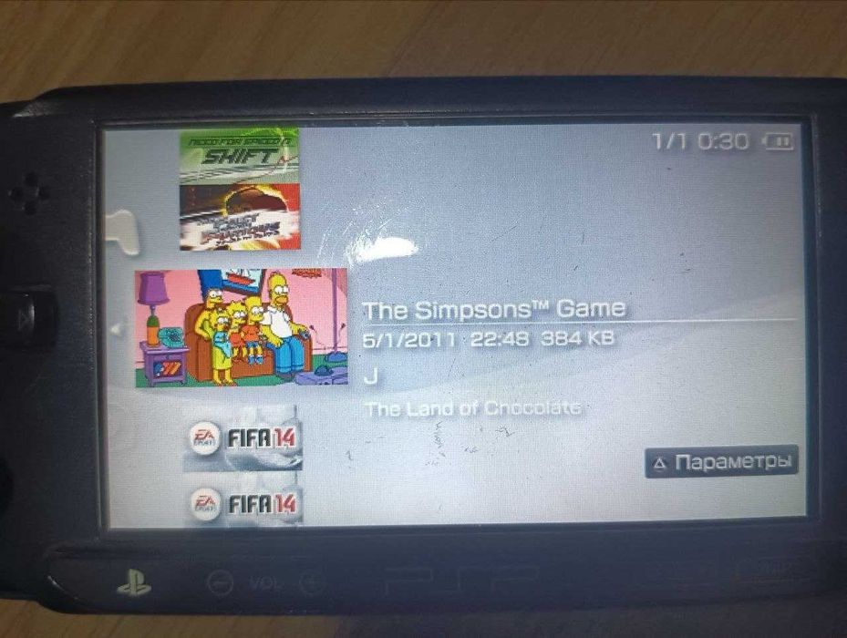 Consola PSP-E1004 + Carregador Novo + Mais de 15 Jogos Incluídos